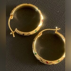 10kg. Pure gold. Hoops with rubies and Esmeralda